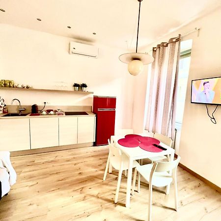Alla Scalinata Del Teatro Rossetti Confort Suites Parcheggio 트리에스테 외부 사진