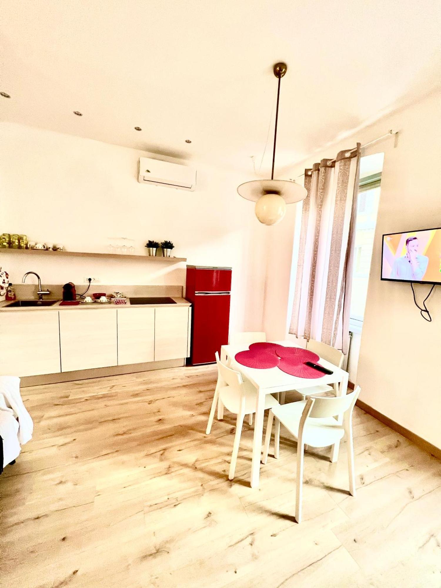 Alla Scalinata Del Teatro Rossetti Confort Suites Parcheggio 트리에스테 외부 사진